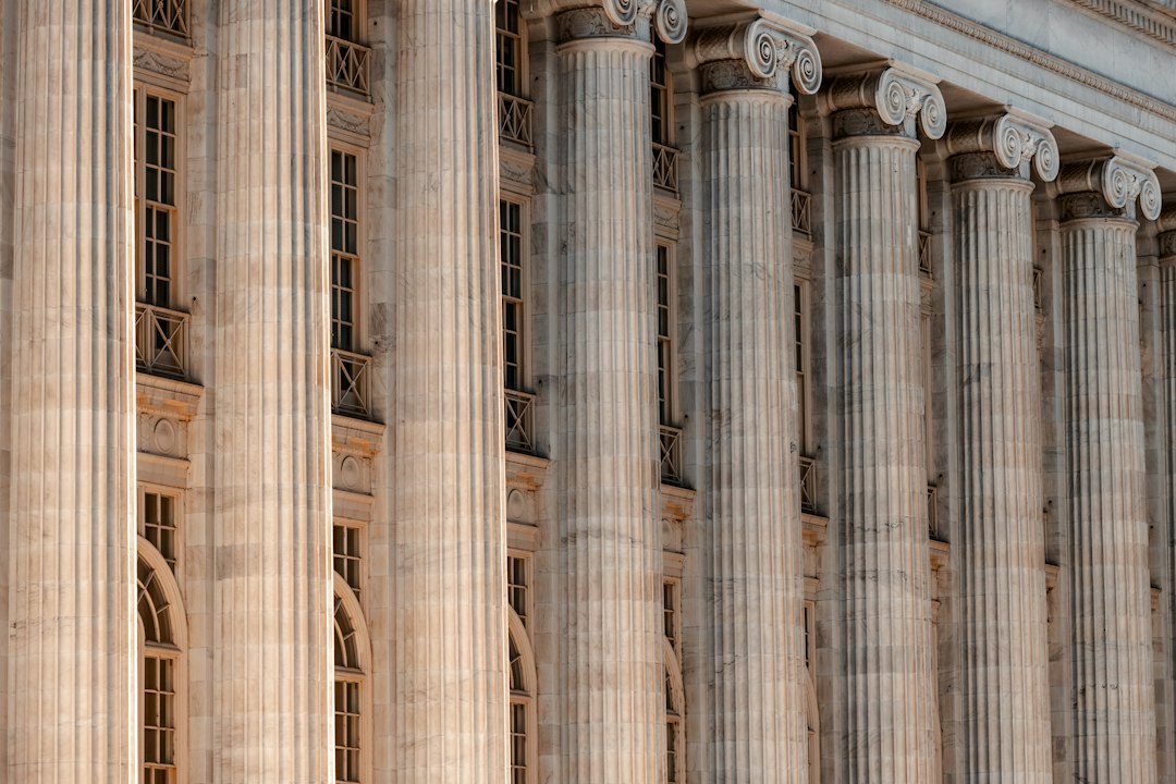 Colonnade d'un palais de justice
